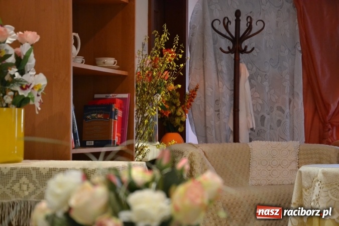 Zdjęcie w galerii na portalu naszraciborz.pl: Rozmówki na linii - premiera spektaklu na Zamku Piastowskim  wiadomości z regionu