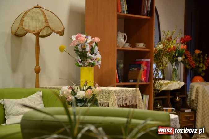 Zdjęcie w galerii na portalu naszraciborz.pl: Rozmówki na linii - premiera spektaklu na Zamku Piastowskim  wiadomości z regionu