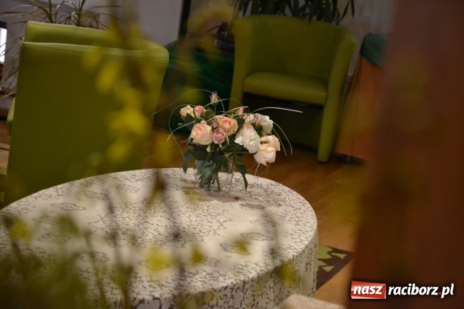 Zdjęcie w galerii na portalu naszraciborz.pl: Rozmówki na linii - premiera spektaklu na Zamku Piastowskim  wiadomości z regionu