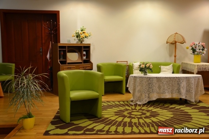 Zdjęcie w galerii na portalu naszraciborz.pl: Rozmówki na linii - premiera spektaklu na Zamku Piastowskim  wiadomości z regionu