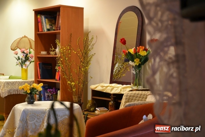 Zdjęcie w galerii na portalu naszraciborz.pl: Rozmówki na linii - premiera spektaklu na Zamku Piastowskim  wiadomości z regionu