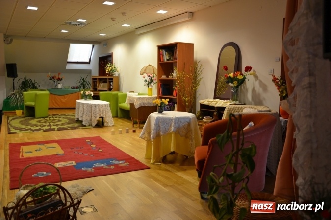 Zdjęcie w galerii na portalu naszraciborz.pl: Rozmówki na linii - premiera spektaklu na Zamku Piastowskim  wiadomości z regionu