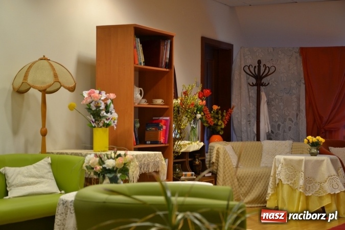 Zdjęcie w galerii na portalu naszraciborz.pl: Rozmówki na linii - premiera spektaklu na Zamku Piastowskim  wiadomości z regionu