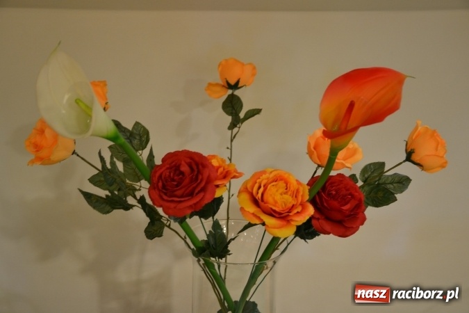 Zdjęcie w galerii na portalu naszraciborz.pl: Rozmówki na linii - premiera spektaklu na Zamku Piastowskim  wiadomości z regionu