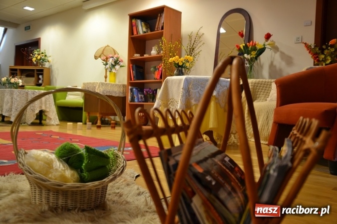 Zdjęcie w galerii na portalu naszraciborz.pl: Rozmówki na linii - premiera spektaklu na Zamku Piastowskim  wiadomości z regionu