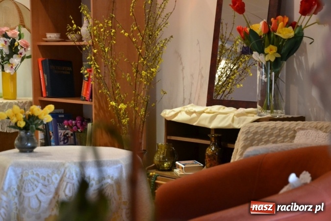 Zdjęcie w galerii na portalu naszraciborz.pl: Rozmówki na linii - premiera spektaklu na Zamku Piastowskim  wiadomości z regionu