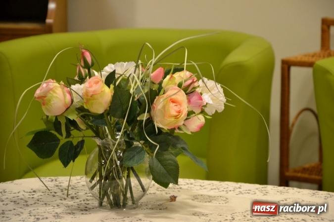 Zdjęcie w galerii na portalu naszraciborz.pl: Rozmówki na linii - premiera spektaklu na Zamku Piastowskim  wiadomości z regionu