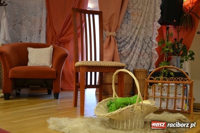 Zdjęcie w galerii na portalu naszraciborz.pl: Rozmówki na linii - premiera spektaklu na Zamku Piastowskim  wiadomości z regionu