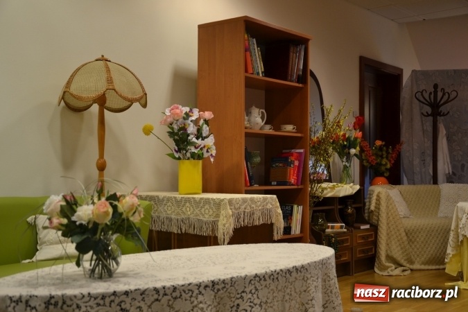 Zdjęcie w galerii na portalu naszraciborz.pl: Rozmówki na linii - premiera spektaklu na Zamku Piastowskim  wiadomości z regionu