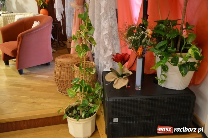 Zdjęcie w galerii na portalu naszraciborz.pl: Rozmówki na linii - premiera spektaklu na Zamku Piastowskim  wiadomości z regionu