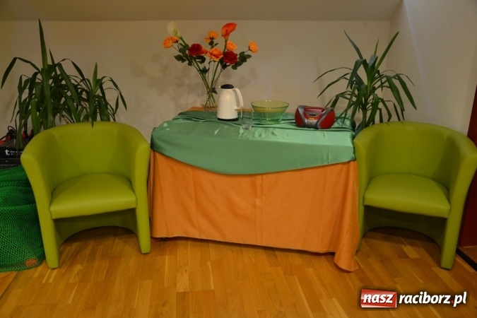 Zdjęcie w galerii na portalu naszraciborz.pl: Rozmówki na linii - premiera spektaklu na Zamku Piastowskim  wiadomości z regionu