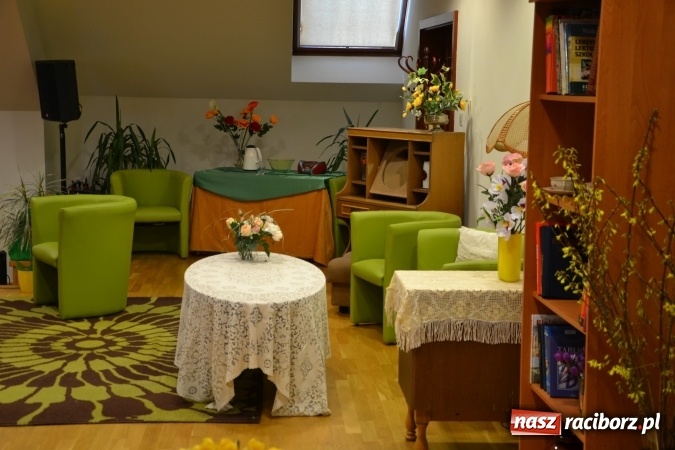 Zdjęcie w galerii na portalu naszraciborz.pl: Rozmówki na linii - premiera spektaklu na Zamku Piastowskim  wiadomości z regionu