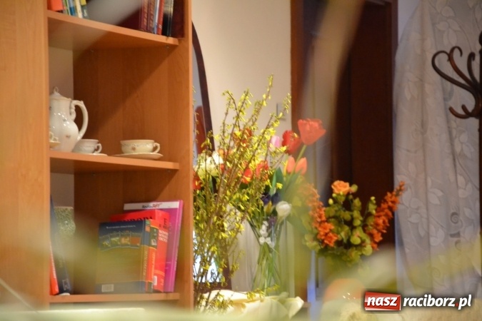 Zdjęcie w galerii na portalu naszraciborz.pl: Rozmówki na linii - premiera spektaklu na Zamku Piastowskim  wiadomości z regionu