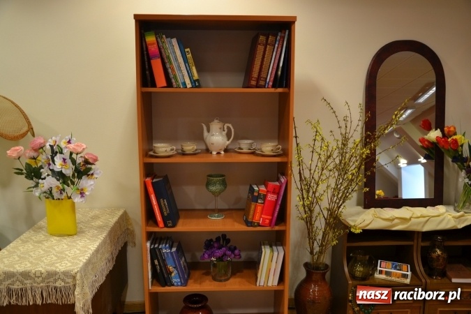 Zdjęcie w galerii na portalu naszraciborz.pl: Rozmówki na linii - premiera spektaklu na Zamku Piastowskim  wiadomości z regionu