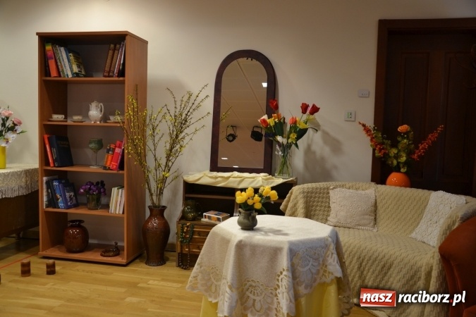 Zdjęcie w galerii na portalu naszraciborz.pl: Rozmówki na linii - premiera spektaklu na Zamku Piastowskim  wiadomości z regionu