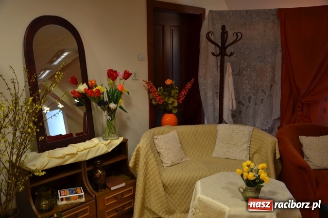 Zdjęcie w galerii na portalu naszraciborz.pl: Rozmówki na linii - premiera spektaklu na Zamku Piastowskim  wiadomości z regionu