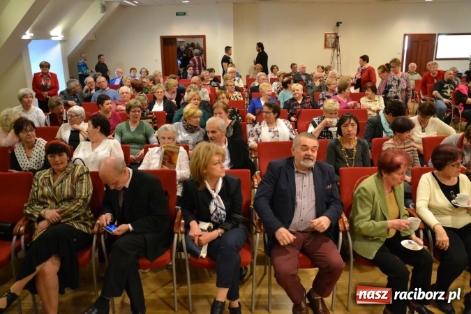 Zdjęcie w galerii na portalu naszraciborz.pl: Rozmówki na linii - premiera spektaklu na Zamku Piastowskim  wiadomości z regionu