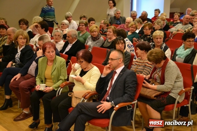 Zdjęcie w galerii na portalu naszraciborz.pl: Rozmówki na linii - premiera spektaklu na Zamku Piastowskim  wiadomości z regionu