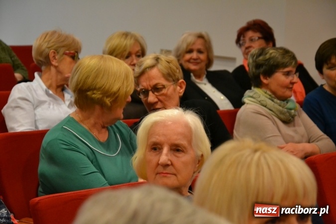 Zdjęcie w galerii na portalu naszraciborz.pl: Rozmówki na linii - premiera spektaklu na Zamku Piastowskim  wiadomości z regionu