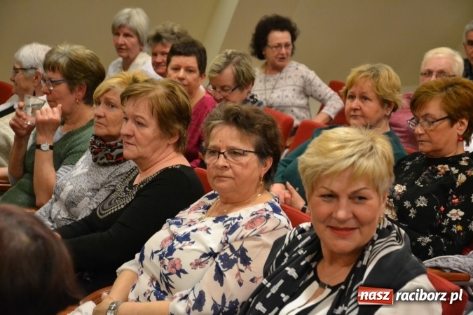 Zdjęcie w galerii na portalu naszraciborz.pl: Rozmówki na linii - premiera spektaklu na Zamku Piastowskim  wiadomości z regionu