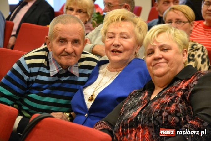 Zdjęcie w galerii na portalu naszraciborz.pl: Rozmówki na linii - premiera spektaklu na Zamku Piastowskim  wiadomości z regionu