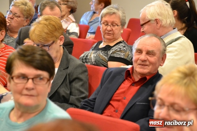 Zdjęcie w galerii na portalu naszraciborz.pl: Rozmówki na linii - premiera spektaklu na Zamku Piastowskim  wiadomości z regionu