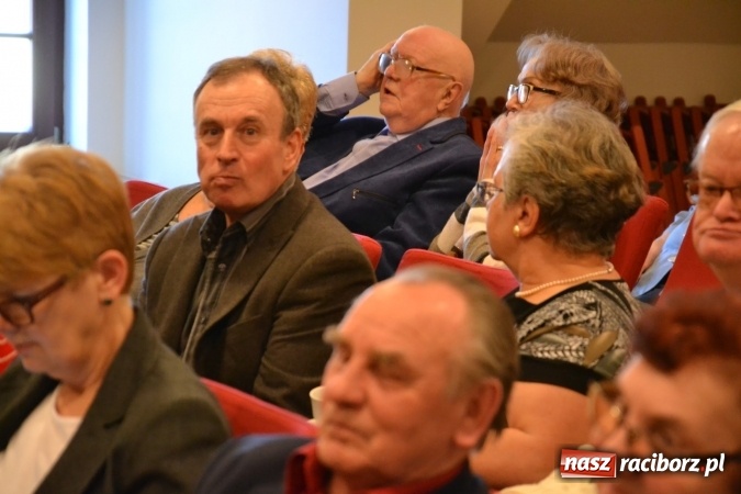 Zdjęcie w galerii na portalu naszraciborz.pl: Rozmówki na linii - premiera spektaklu na Zamku Piastowskim  wiadomości z regionu