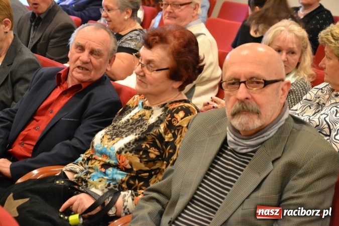 Zdjęcie w galerii na portalu naszraciborz.pl: Rozmówki na linii - premiera spektaklu na Zamku Piastowskim  wiadomości z regionu