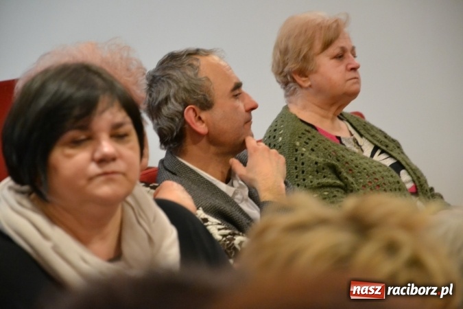 Zdjęcie w galerii na portalu naszraciborz.pl: Rozmówki na linii - premiera spektaklu na Zamku Piastowskim  wiadomości z regionu