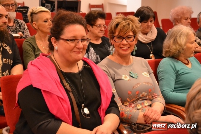 Zdjęcie w galerii na portalu naszraciborz.pl: Rozmówki na linii - premiera spektaklu na Zamku Piastowskim  wiadomości z regionu