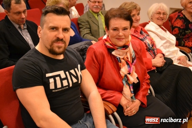 Zdjęcie w galerii na portalu naszraciborz.pl: Rozmówki na linii - premiera spektaklu na Zamku Piastowskim  wiadomości z regionu