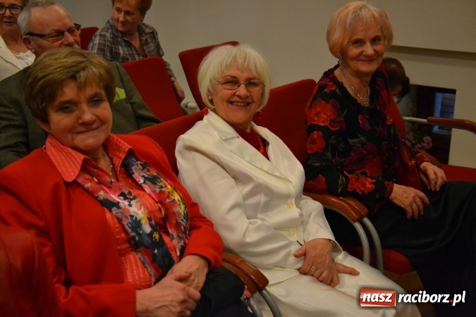 Zdjęcie w galerii na portalu naszraciborz.pl: Rozmówki na linii - premiera spektaklu na Zamku Piastowskim  wiadomości z regionu