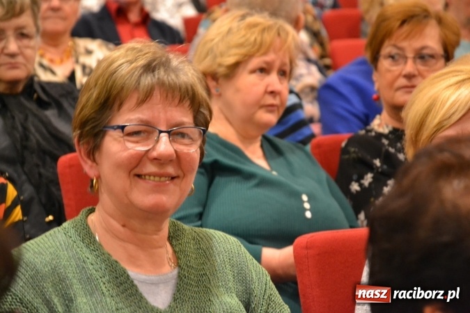 Zdjęcie w galerii na portalu naszraciborz.pl: Rozmówki na linii - premiera spektaklu na Zamku Piastowskim  wiadomości z regionu