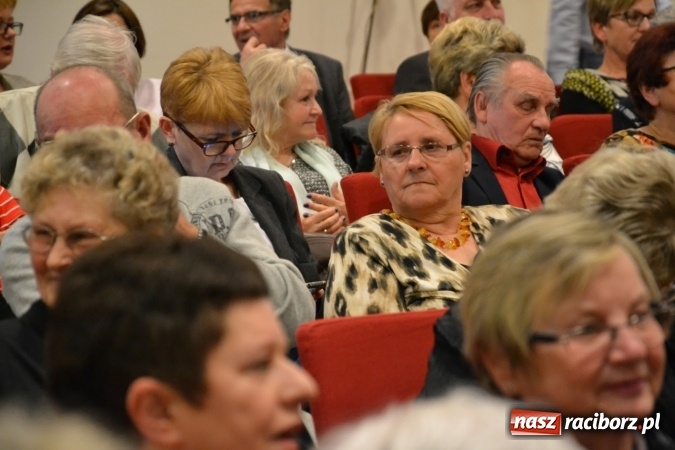 Zdjęcie w galerii na portalu naszraciborz.pl: Rozmówki na linii - premiera spektaklu na Zamku Piastowskim  wiadomości z regionu