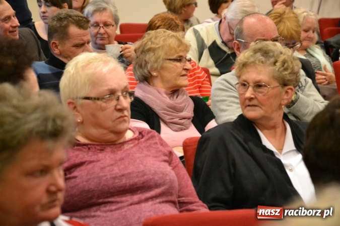 Zdjęcie w galerii na portalu naszraciborz.pl: Rozmówki na linii - premiera spektaklu na Zamku Piastowskim  wiadomości z regionu