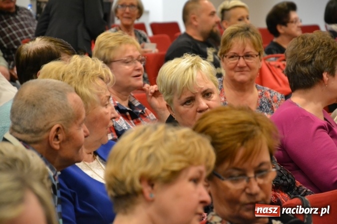 Zdjęcie w galerii na portalu naszraciborz.pl: Rozmówki na linii - premiera spektaklu na Zamku Piastowskim  wiadomości z regionu