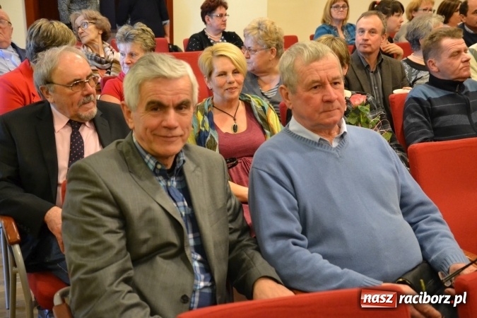 Zdjęcie w galerii na portalu naszraciborz.pl: Rozmówki na linii - premiera spektaklu na Zamku Piastowskim  wiadomości z regionu