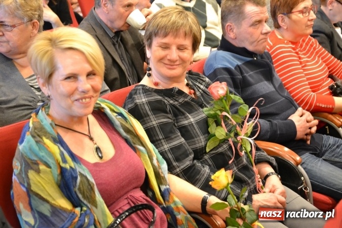 Zdjęcie w galerii na portalu naszraciborz.pl: Rozmówki na linii - premiera spektaklu na Zamku Piastowskim  wiadomości z regionu