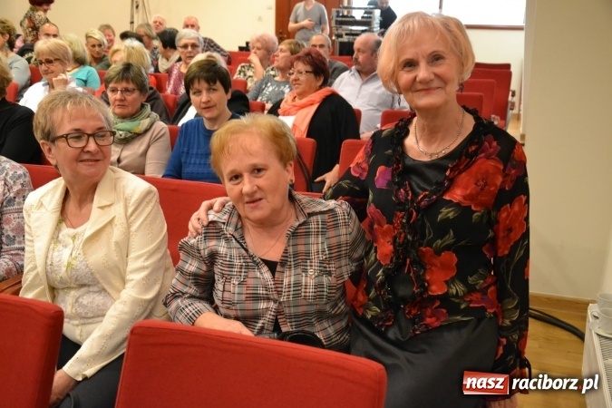 Zdjęcie w galerii na portalu naszraciborz.pl: Rozmówki na linii - premiera spektaklu na Zamku Piastowskim  wiadomości z regionu