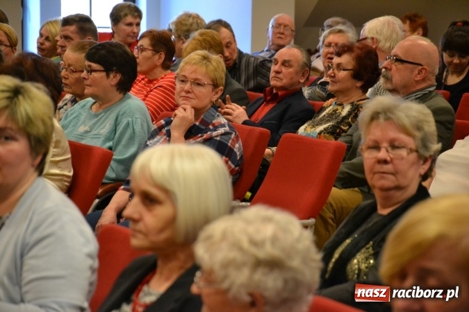 Zdjęcie w galerii na portalu naszraciborz.pl: Rozmówki na linii - premiera spektaklu na Zamku Piastowskim  wiadomości z regionu
