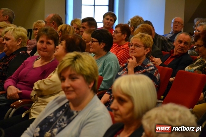 Zdjęcie w galerii na portalu naszraciborz.pl: Rozmówki na linii - premiera spektaklu na Zamku Piastowskim  wiadomości z regionu