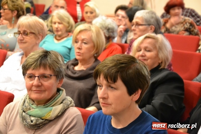 Zdjęcie w galerii na portalu naszraciborz.pl: Rozmówki na linii - premiera spektaklu na Zamku Piastowskim  wiadomości z regionu