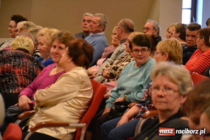 Zdjęcie w galerii na portalu naszraciborz.pl: Rozmówki na linii - premiera spektaklu na Zamku Piastowskim  wiadomości z regionu