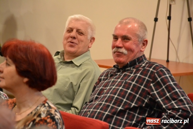 Zdjęcie w galerii na portalu naszraciborz.pl: Rozmówki na linii - premiera spektaklu na Zamku Piastowskim  wiadomości z regionu