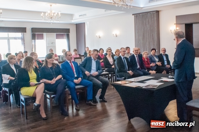 Zdjęcie w galerii na portalu naszraciborz.pl: Gwiazdka Serc 2016. W hotelu Racibor podsumowano edycję i rozdano pieniądze wiadomości z regionu