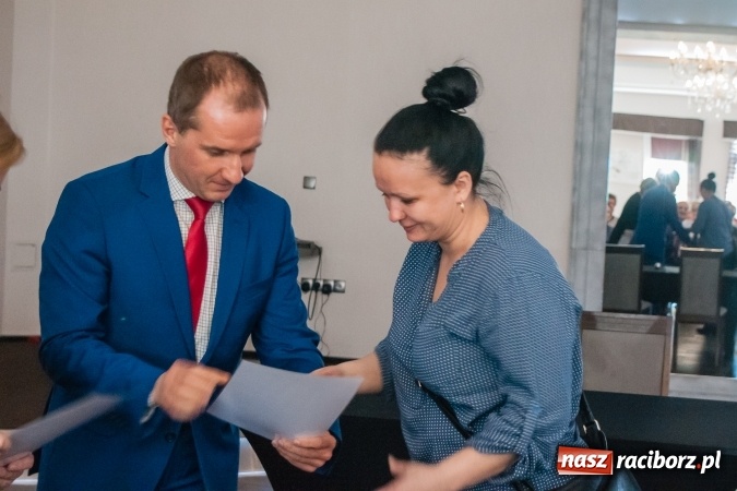 Zdjęcie w galerii na portalu naszraciborz.pl: Gwiazdka Serc 2016. W hotelu Racibor podsumowano edycję i rozdano pieniądze wiadomości z regionu