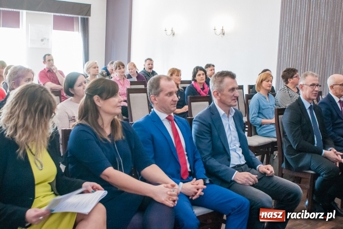 Zdjęcie w galerii na portalu naszraciborz.pl: Gwiazdka Serc 2016. W hotelu Racibor podsumowano edycję i rozdano pieniądze wiadomości z regionu