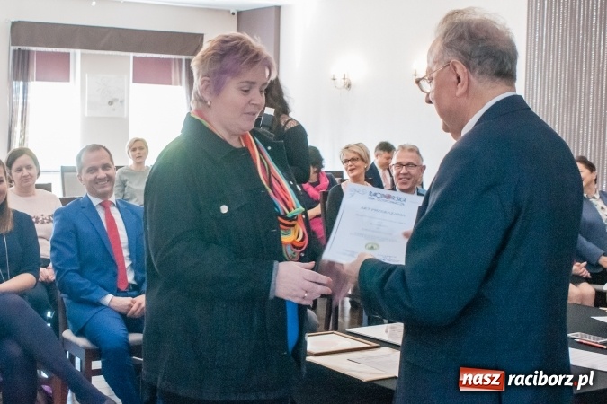 Zdjęcie w galerii na portalu naszraciborz.pl: Gwiazdka Serc 2016. W hotelu Racibor podsumowano edycję i rozdano pieniądze wiadomości z regionu