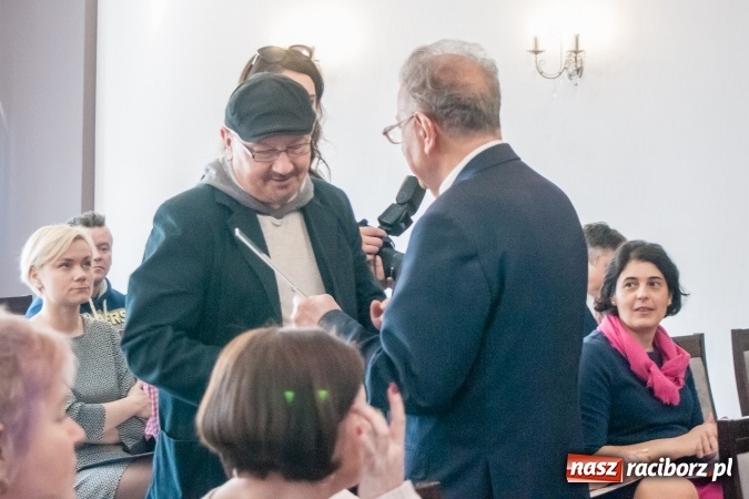 Zdjęcie w galerii na portalu naszraciborz.pl: Gwiazdka Serc 2016. W hotelu Racibor podsumowano edycję i rozdano pieniądze wiadomości z regionu