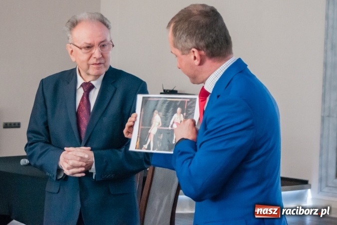 Zdjęcie w galerii na portalu naszraciborz.pl: Gwiazdka Serc 2016. W hotelu Racibor podsumowano edycję i rozdano pieniądze wiadomości z regionu